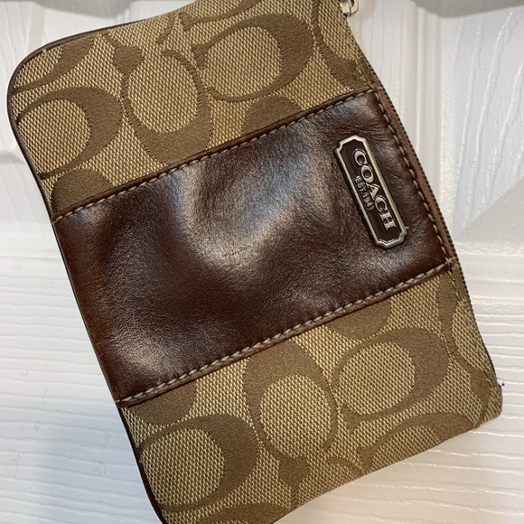 Amazing condition Coach Wristlet - Picture 2 of 3